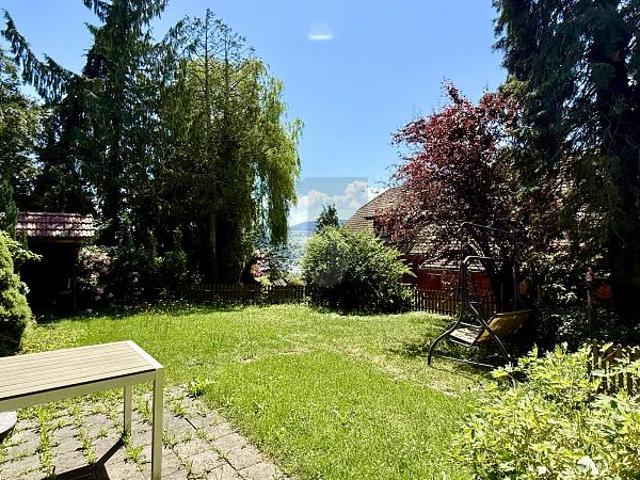 HEIMELIG IM GRÜNEN MIT GROSSEM GARTENSITZPLATZ