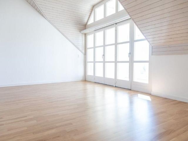 Heimelige Dachwohnung mit Wintergarten