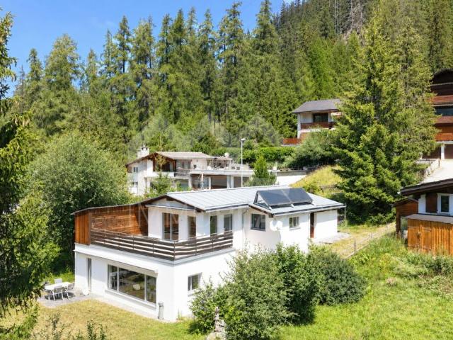 Heimeliges Ferienhaus an ruhiger Südhanglage in Savognin