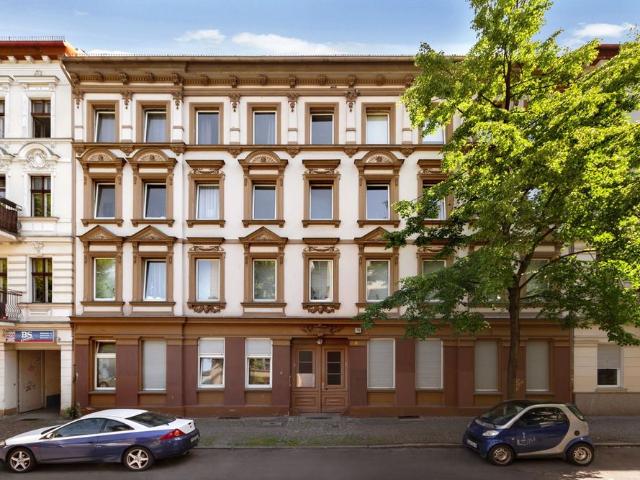 Heimwerker aufgepasst: 5 Zimmer Wohnung in Neukölln sucht neue Mieter!