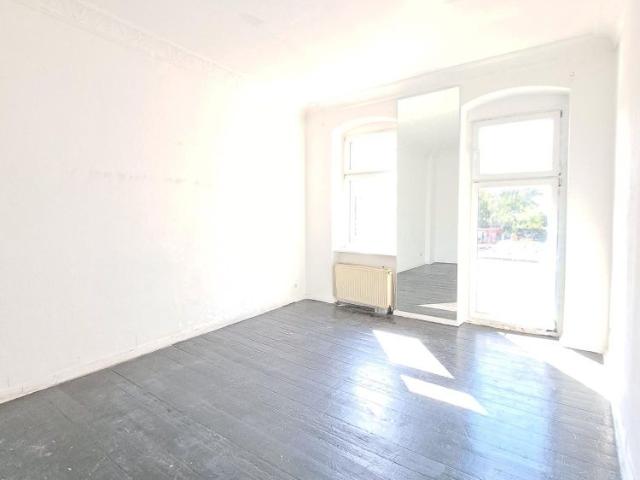 Heimwerker aufgepasst: Charmante 1 Zimmer Altbauwohnung mit Balkon sucht neue Mieter!