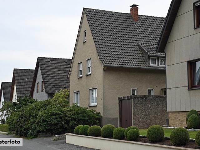 Heimwerkerobjekt! Wohnhaus auf großem Grundstück