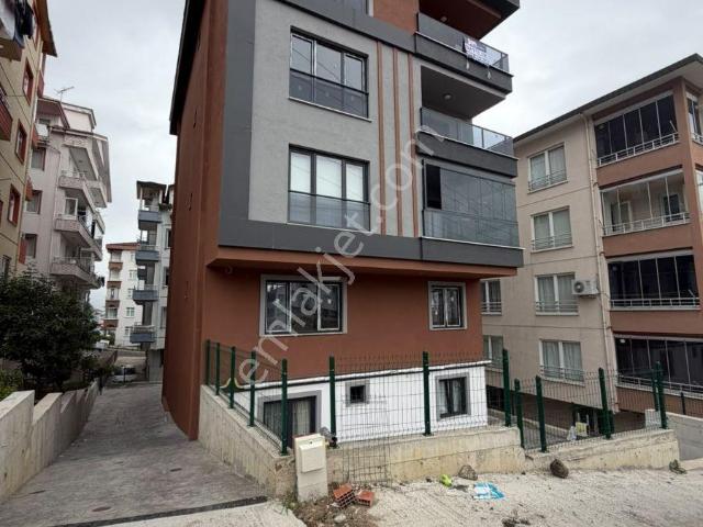Hekimoğlu Emlaktan Şahincili Satılık 3+1 Sağlık Fırını Yanı