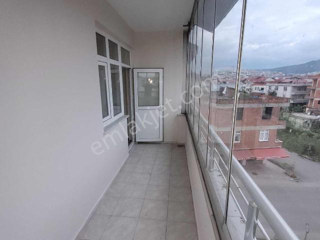 Hekimoğlundan Kiralık Karşıyaka Mah. 3+1