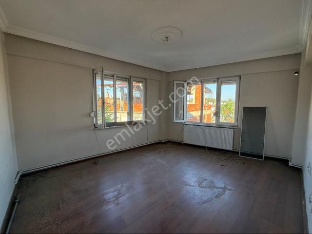 Hekimzade'de Doğalgazlı 3+1 Kiralık Daire