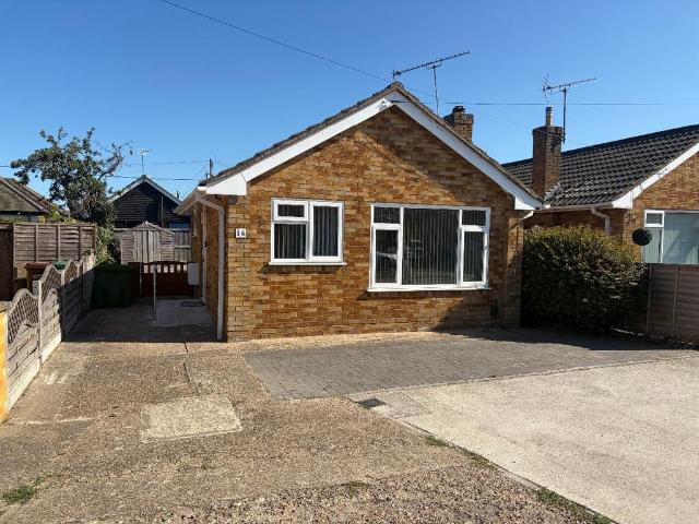 Helden Avenue, Canvey Island 1 bed detached bungalow to rent £1,200 pcm £277 pw