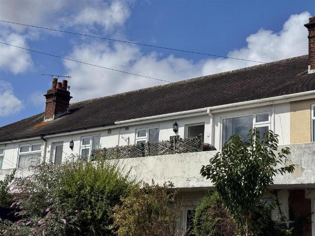 Hele Road, Torquay 2 bed apartment to rent £925 pcm £213 pw