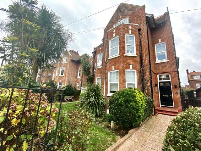 Helena Court, Southsea, PO4 Studio to rent £850 pcm £196 pw