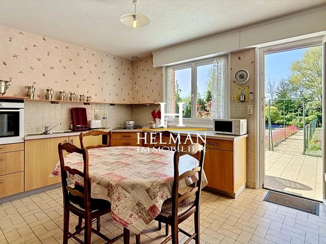 HELFAUT: Pavillon individuel, semi plain pied dans secteur. 135m² Helfaut