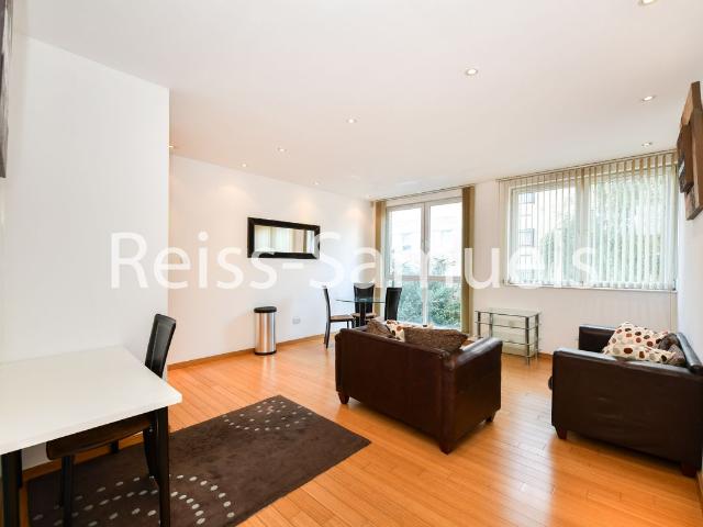 Helion Court, Westferry Road, Canary Wharf E14, Isle Of Dogs, Canary Wharf, Docklands, 1 bed flat to rent, £1,863 pcm | PrimeLocation