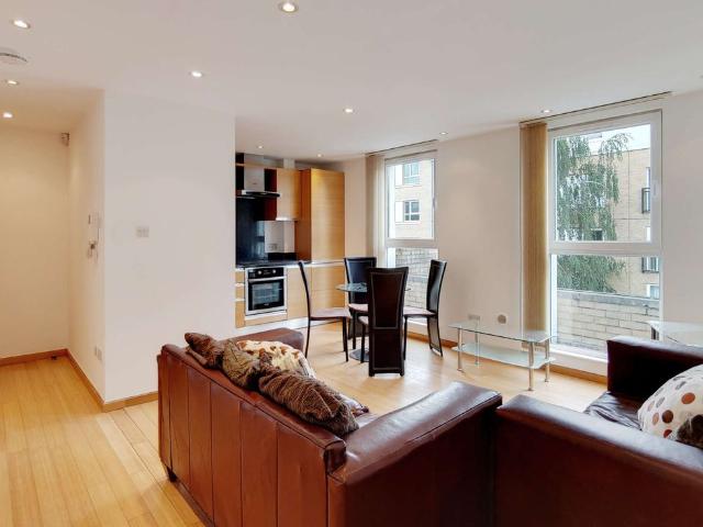 Helion Court, Westferry Road, Isle Of Dogs, Canary Wharf, London E14, 1 bed flat to rent, £1,690 pcm | PrimeLocation