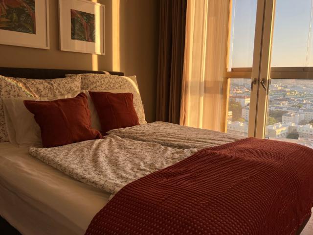 Heliotower Sky Suite | Executive Living with Vienna Panorama & Wellness