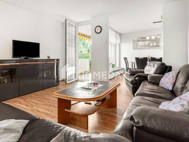 Hell, modernisiert und bezugsfrei: 4 Zimmer Wohnung mit Weitblick & Dachterrassenzugang
