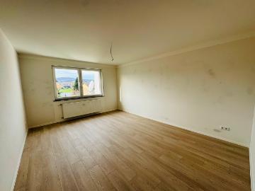 Hell freundlich modernisiert: Gemütliche Wohnung im 2. Obergeschoss