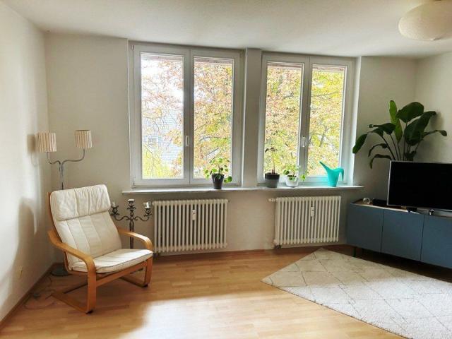 Hell, gemütlich, funktional! Balkon, Dusche, Aufzug und modernes Ambiente in zentraler Lage!