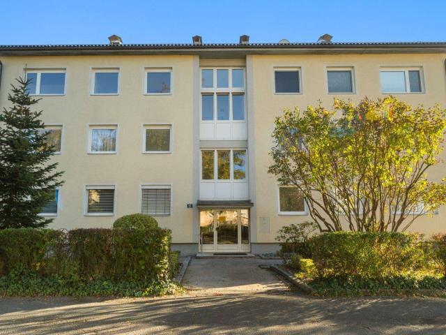HELL, GEPFLEGT & SÜDSEITIG 4 ZIMMER MIT LOGGIA in perfekter Infrastruktur!