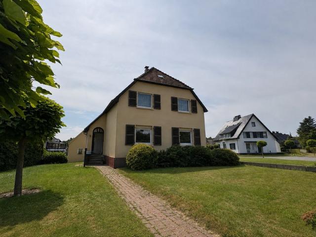 Hell, gepflegt und individuell 2 Zi. Mietwohnung in ruhiger Lage!