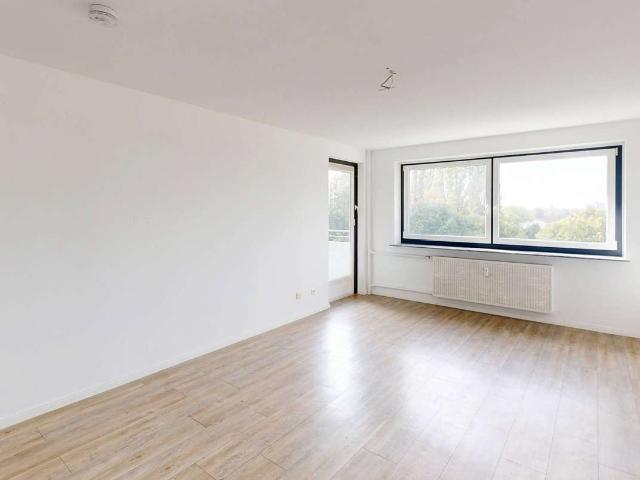 Hell&geräumig: 3 Zi. Whg. mit BALKON und EBK