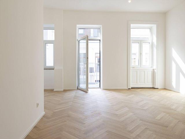 Hell. Großzügig. Charmant – Frisch sanierte 3 Zimmer Wohnung mit Balkon