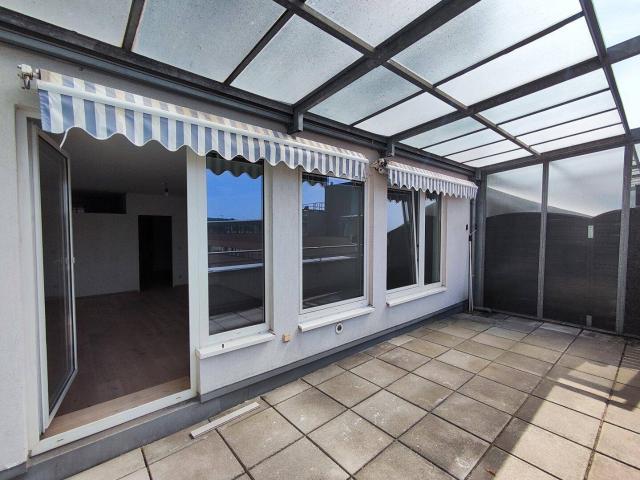 Hell, ruhig, 20m² Terrasse, 2 getrennt begehbare Zimmer, 6 Min zur U Bahn, perfekte Fahrrad und Autoanbindung, Garage optional, Zweitbezug nach Renovierung