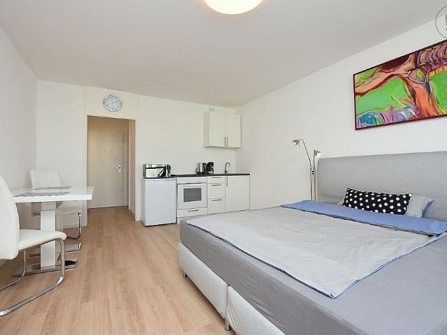 Hell und modern möbliertes Apartment mit Balkon in Stuttgart Mitte