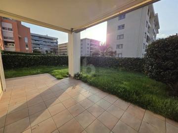 HELL UND MODERN MIT GARTEN
