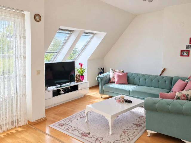 Hell und ruhig – Dachgeschosswohnung mit Südterrasse | ZELLMANN IMMOBILIEN