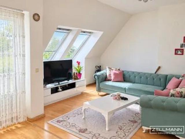Hell und ruhig Dachgeschosswohnung mit Südterrasse | ZELLMANN IMMOBILIEN