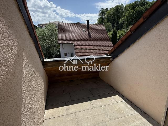 Hell und schöne 3 Zimmer Wohnung mit Balkon und Stellplatz!