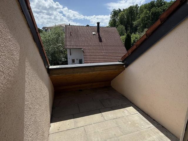 Hell und schöne 3 Zimmer Wohnung mit Balkon und Stellplatz!
