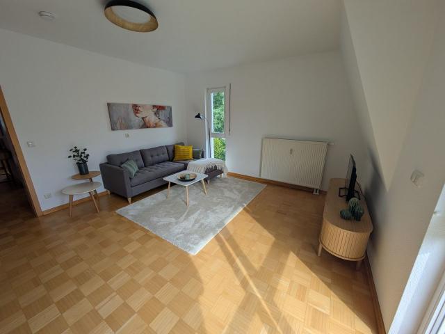 Hell, wohnlich, vollmöbliert! Wohnung nahe Johannisthaler Park für den vorübergehenden Wohnbedarf, Berlin Amsterdam Apartments for Rent