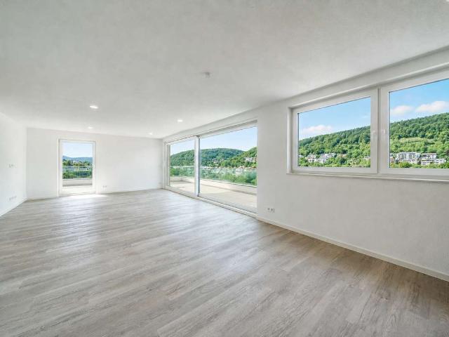 Hell, zentral und mit Ausblick 2 Zimmer Penthouse Wohnung mitten in Mosbach