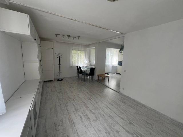 Helle 40 m² Wohnung – voll möbliert, Parkplatz & Grünblick – sofort verfügbar