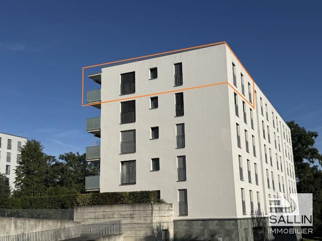 HELLE 41/2 ZIMMER IM 4. STOCK MIT GROSSEM SONNIGEM BALKON