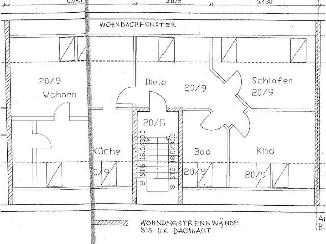 HELLE 4 RAUM Dachgeschoss WOHNUNG MIT NÄHE ZUM