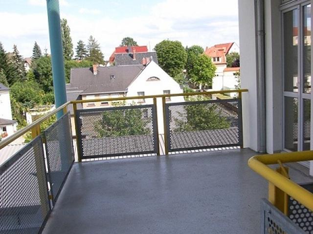 Helle 4 Raum Wohnung mit Balkon, Lift und Spielplatz