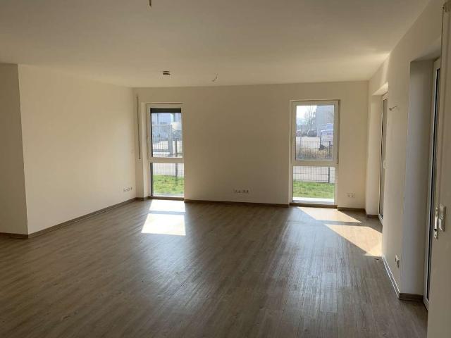 helle 4 Raum Wohnung mit EBK