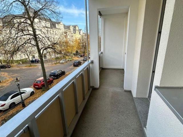 Helle 4 Zi. mit großem Balkon & Laminat in ruhiger Lage!