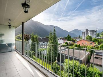 Helle 4½ Zi Wohnung mit Wintergarten und Balkon