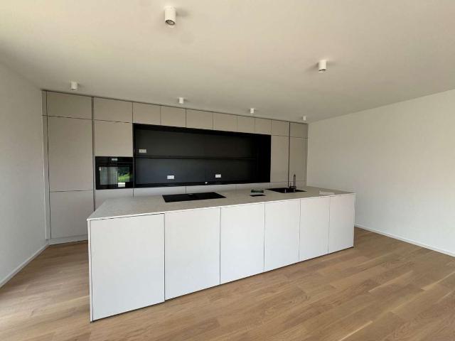 Helle 4 Zimmer Wohnung mit Terrasse und exklusiver Gartennutzung