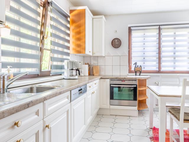Helle 4 Zimmer Wohnung mit Terrasse und Stellplätzen