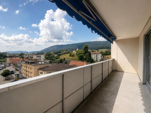 Helle 4 Zimmer Wohnung mit Weitsicht und Einstellhallenplatz