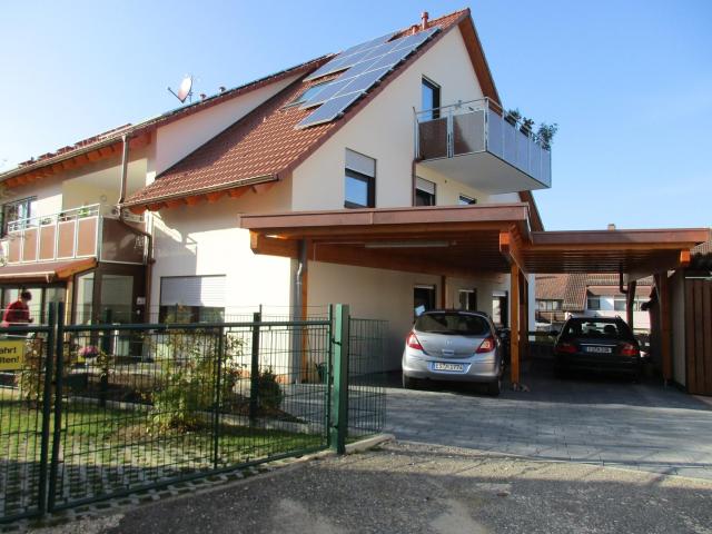 Helle 4 Zimmer Wohnung mit Wohnküche in Neuffen