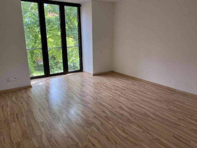 Helle 4 Zimmer Wohnung mit zwei Bädern