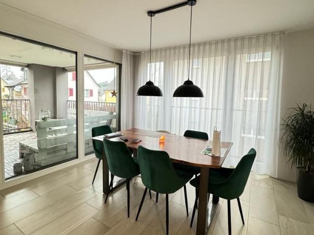 Helle 4½ Zimmer Wohnung mit zwei Balkonen und zwei Nasszellen in Dü.