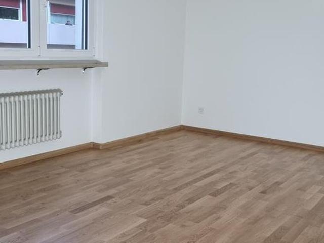 Helle 4 Zimmer Wohnung mit Balkon an zentraler Lage