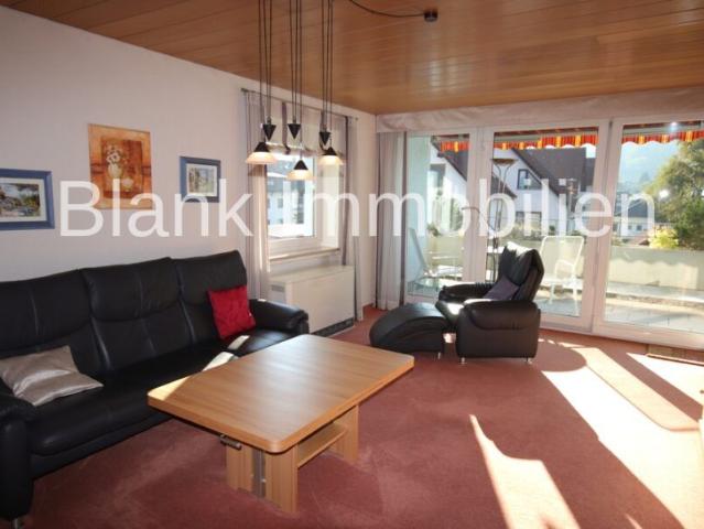Helle 4 Zimmer Wohnung mit Balkon, EBK, Garage, ab sofort frei – in Ottobeuren