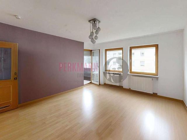 Helle 4 Zimmer Wohnung mit Balkon, Hobbyraum und Einzelgarage zu vermieten