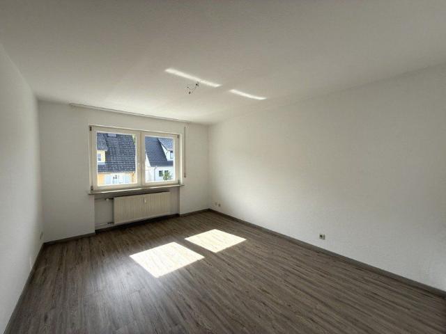 Helle 4 Zimmer Wohnung mit Balkon in der Südstadt