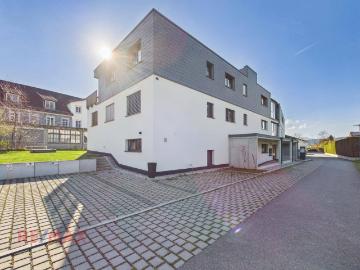 Helle 4 Zimmer Wohnung mit Balkon in ruhiger Lage von Schlins